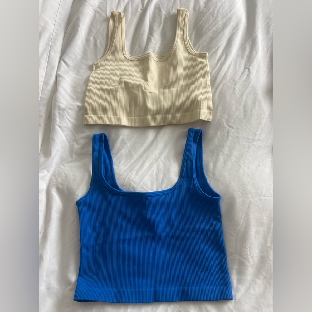 2 pack workout tops. perfect condition. blue & cream